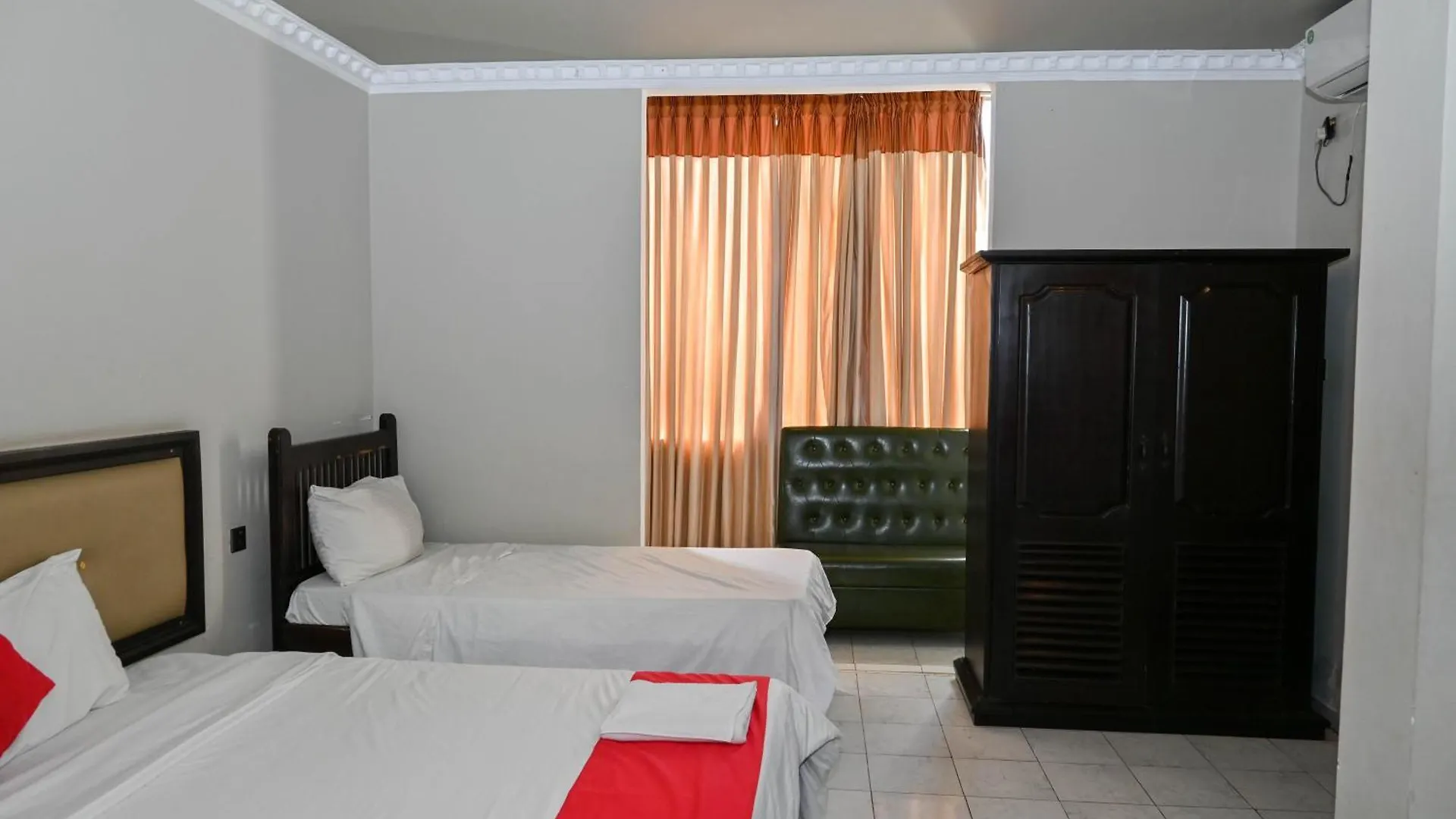 The Kings Bay Hotel By Silvas Negombo